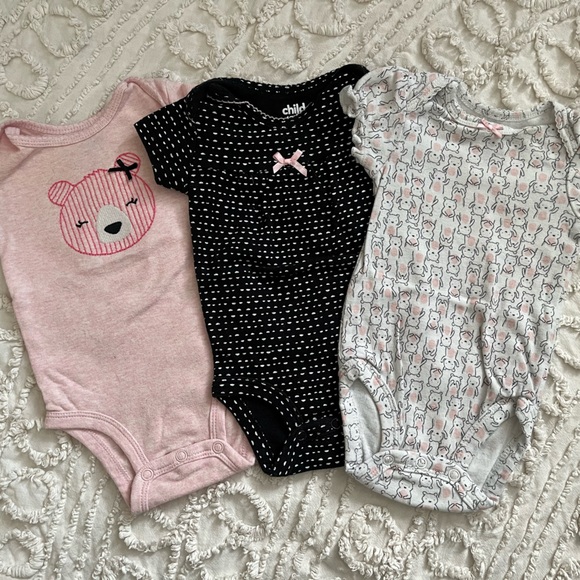 Baby onesies - Picture 1 of 1